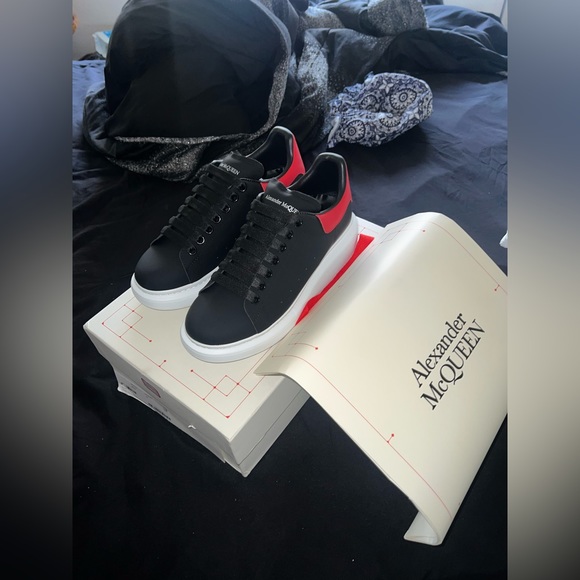 Alexander McQueen Oversized Black/Red - Picture 4 of 10